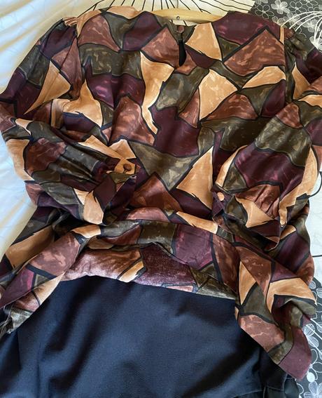 Kvalitné podšité šaty s plisovanou sukňou v. 48, 48