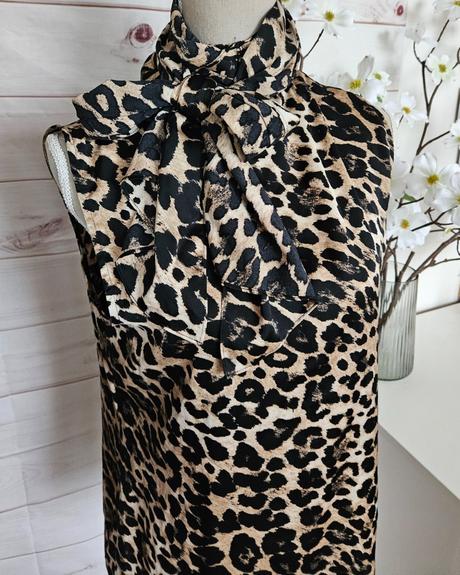 Krásna zaujímavá blúzka vince camuto, m