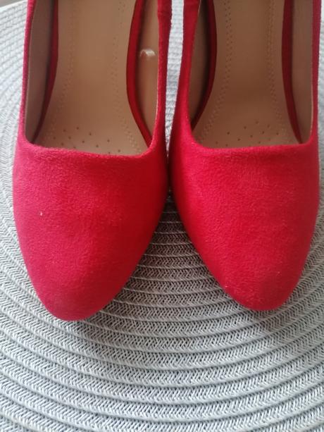 Červené lodičky, 36