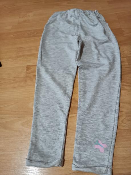 Dievčenské tepláky, 134