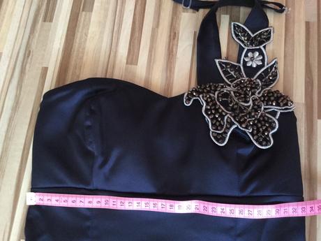 Koktejlové šaty, 36