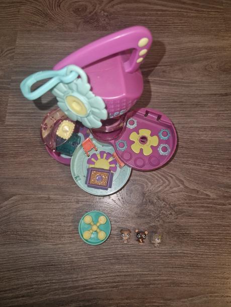 Littlest pet shop teeniest tinest deluxe playset, 
