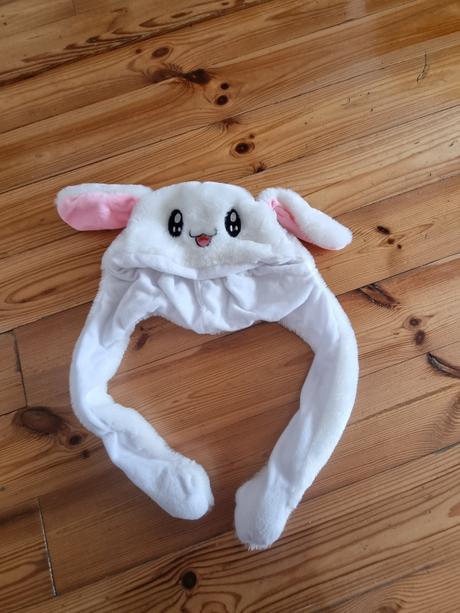 Plyšová čiapka na nosenie aj hranie, 134