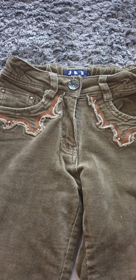 Podšité menčestráky č.140-146, 146