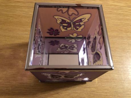 Svietnik s motylmi a zrkadlom na nozickach, 