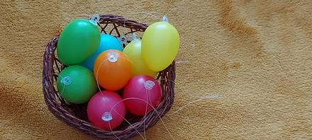 Krabičky veĺkonočné, plastové vajíčka v košíku,dve, 