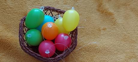 Krabičky veĺkonočné, plastové vajíčka v košíku,dre, 