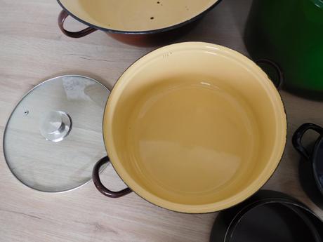 Smaltované staršie hrnce na chalupu,,
