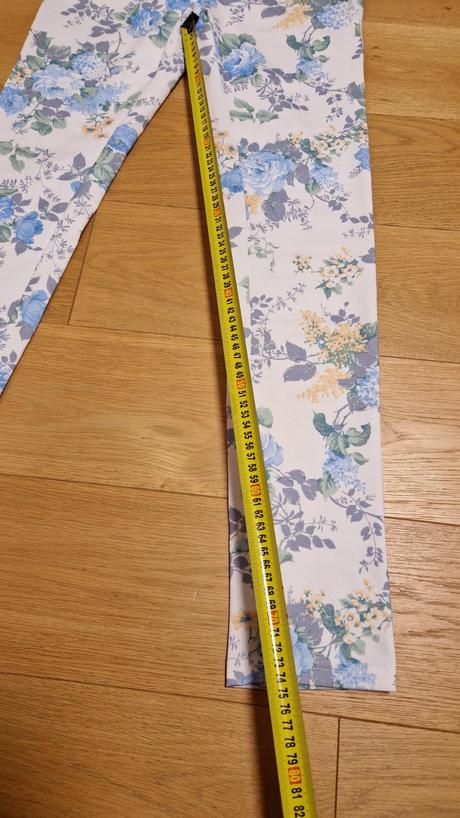 Kvietkovane nohavice, s