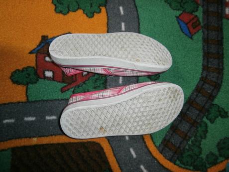 Dievčenské tenisky, 32