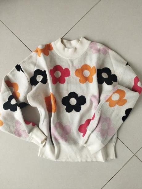 Pulóver s kvetmi, s