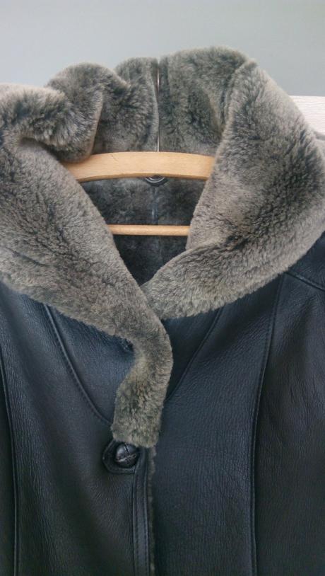 Pravý kožený trendy kožuch s kapucňou, l