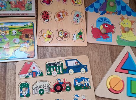 Zvukové hračky, pucle, kocky,vkladacky drevene rôz, 