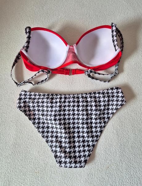 Zaujímavé dámske plavky, s