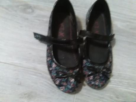 Kvietkovane balerinky, 31