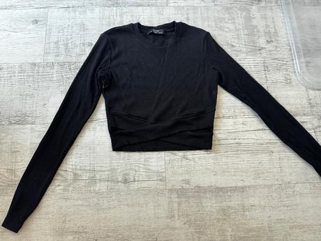 Krátky top čierny s, bershka,s