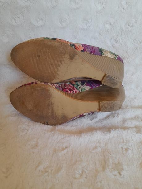 Lodičky na platforme, 37