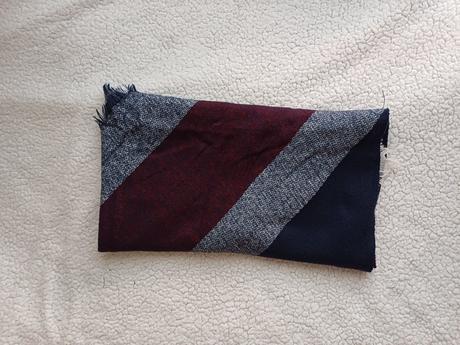 Viacfarebný trojuholníkový šál, 