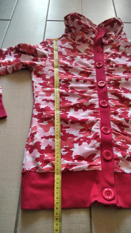 Mikina s motýlmi, 158