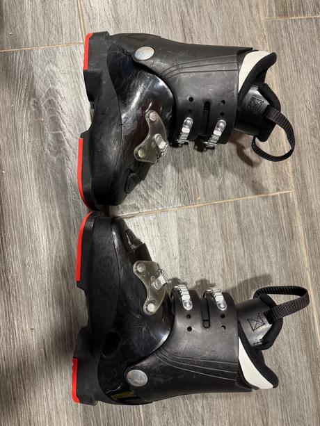 Lyžiarky, atomic,34