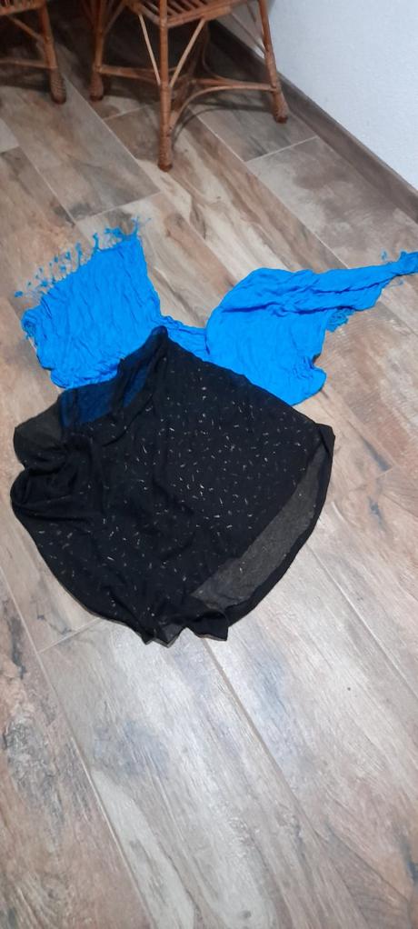 Šatky a šály, <50