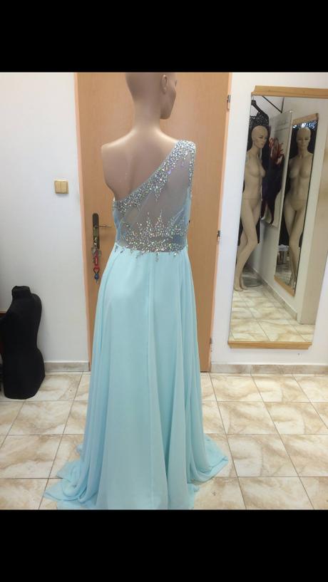 Spolocenske saty, 42