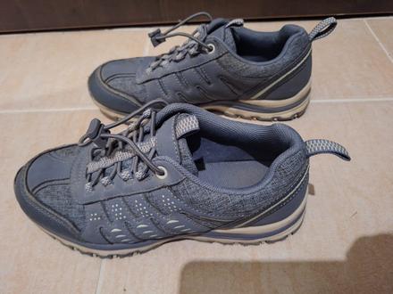 36 turisticke  topanky, graceland,36