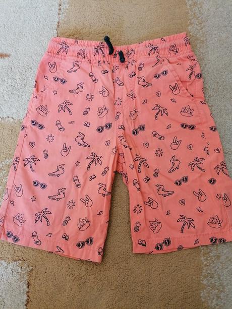 Kraťasy v super stave, tesco,122