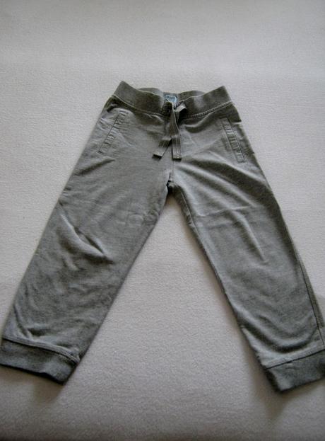 Málo nosené sivé tepláky, tesco,104