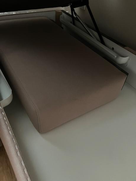 Rohová sedačka s otomanom na každodenné spanie,