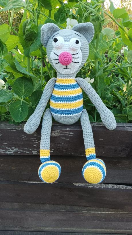 Háčkovaná mačička,