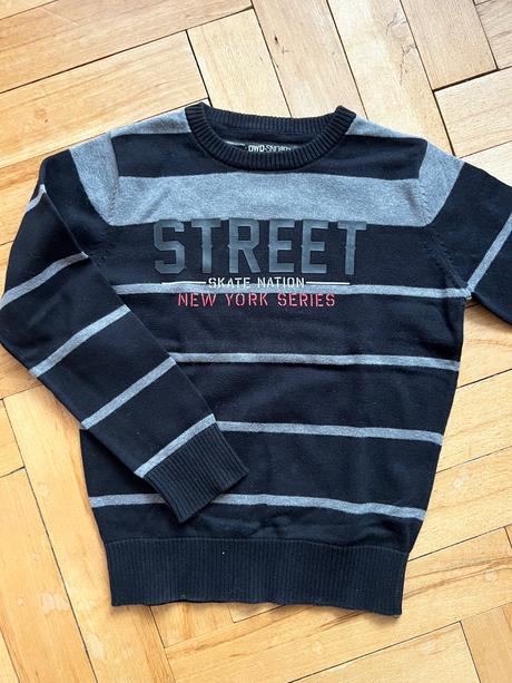 Modrý chlapčenský sveter, 122