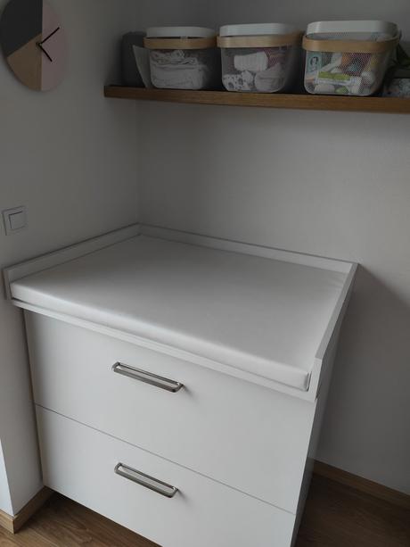 Prebalovaci pult s podložkou,