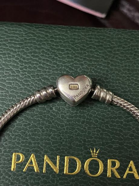 Pandora bicolor naramok, pandora