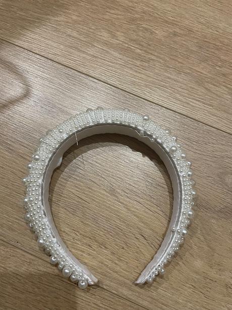 Čelenka na svadbu, reserved