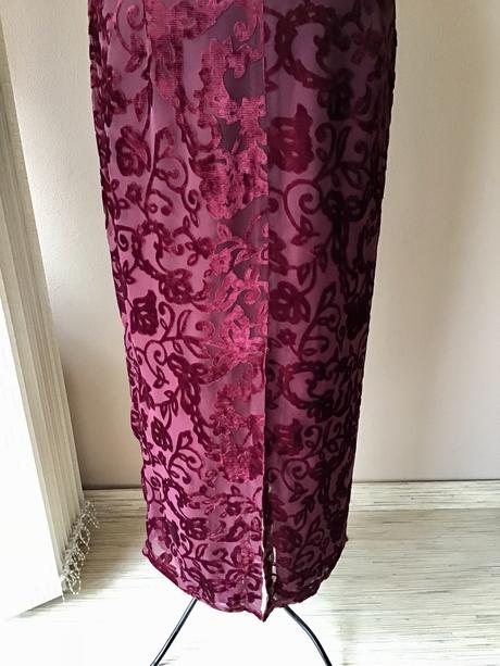 Krásne zamatové šaty monix /96, 38 / 40