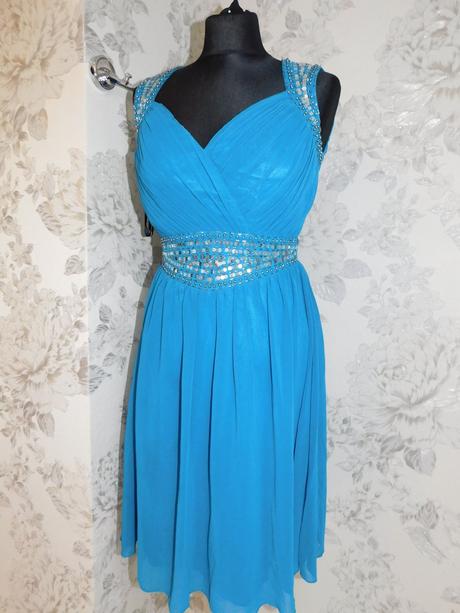 Luxusne velmi pekne saty, 36