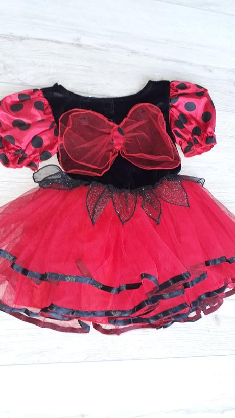 Princezná lienka s husto nariasenou suknou, 