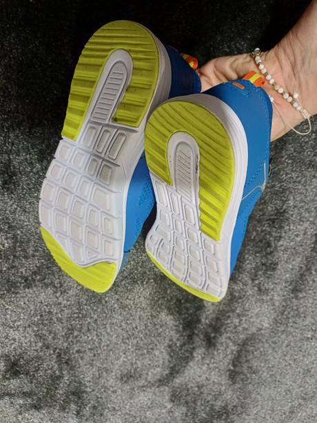 Tenisky s bielou podrazkou na telesnu v.33, 33