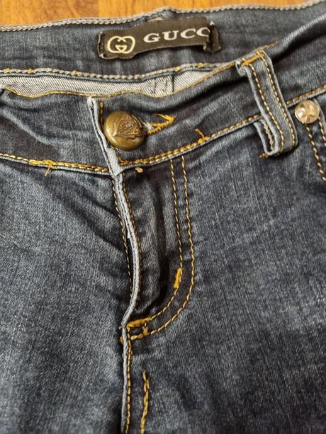 Tmavé elastické rifle, 32