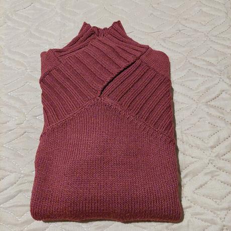 Nádherný svetrík so stojačikom, sisley,m