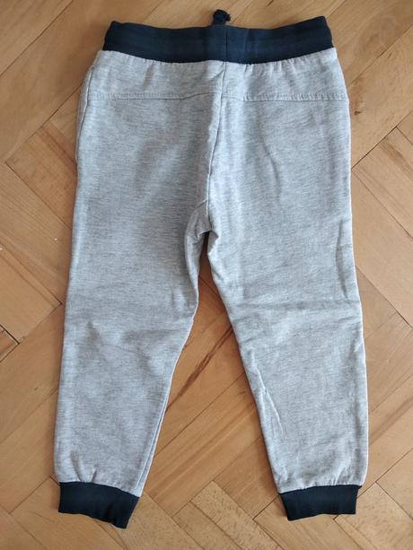 Tepláky batman, 104