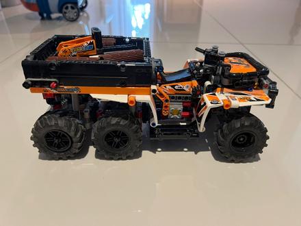 Lego technic - technické terénne vozidlo,