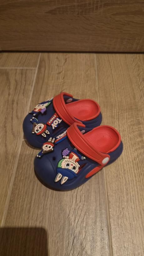 Crocsy labubu, 20