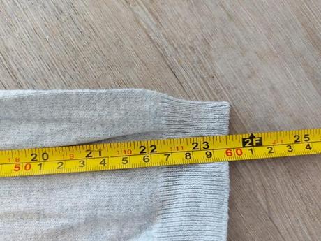 Sivý pulovrik s postavickami, h&m,134