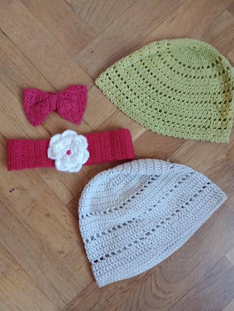 Háčkované čiapočky a čelenka, 110