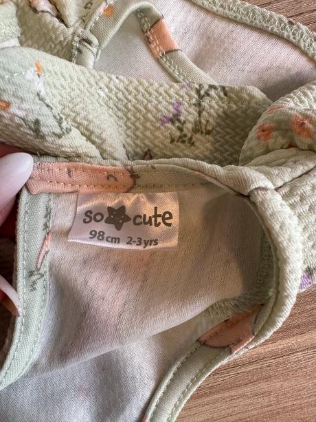 Dievčenské šaty, 98