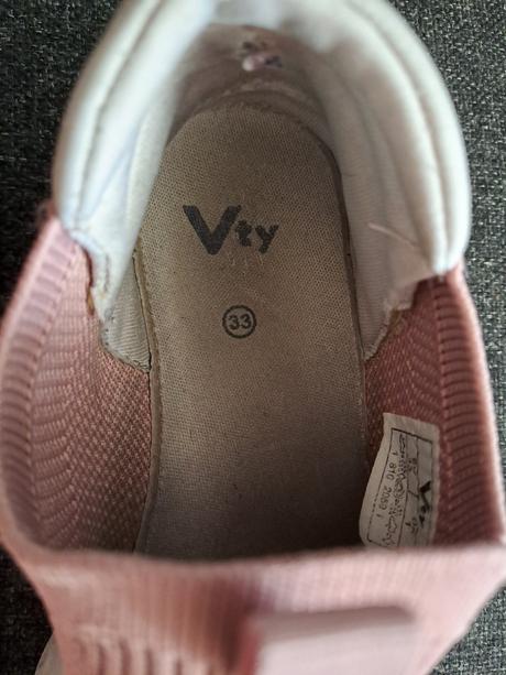 Nasuchovacie tenisky, 33