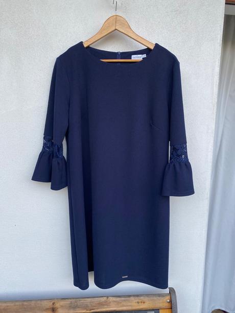 Spoločenské krátke šaty s volánovými rukávmi, m