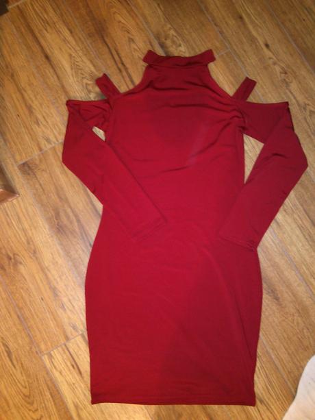 Červené choker šaty, s